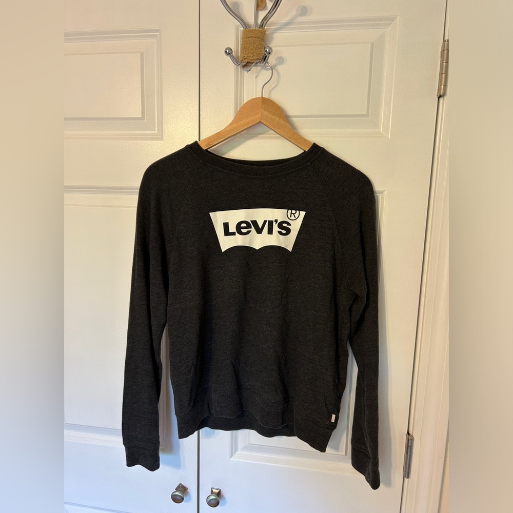 Levi’s charcoal grey crewneck sweater, size M